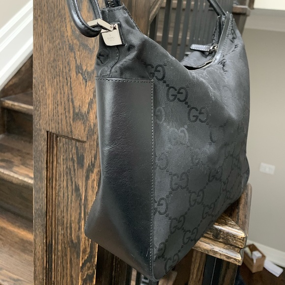 Authentic Gucci Shoulder Bag - Picture 3 of 8